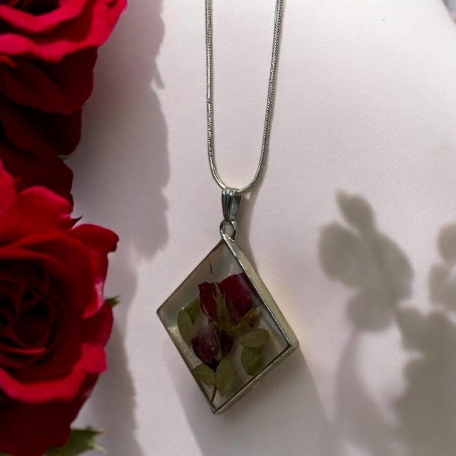 Rose Pendant Necklace