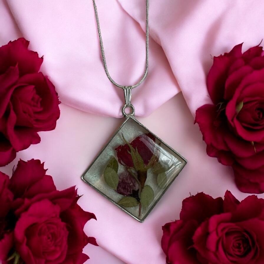 Rose Pendant Necklace